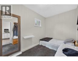 241 25 Avenue NE - photo 15