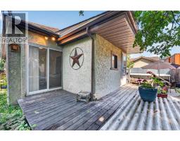 241 25 Avenue NE - photo 28