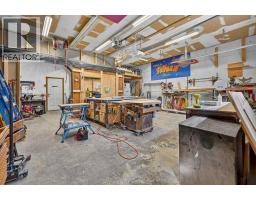 241 25 Avenue NE - photo 32