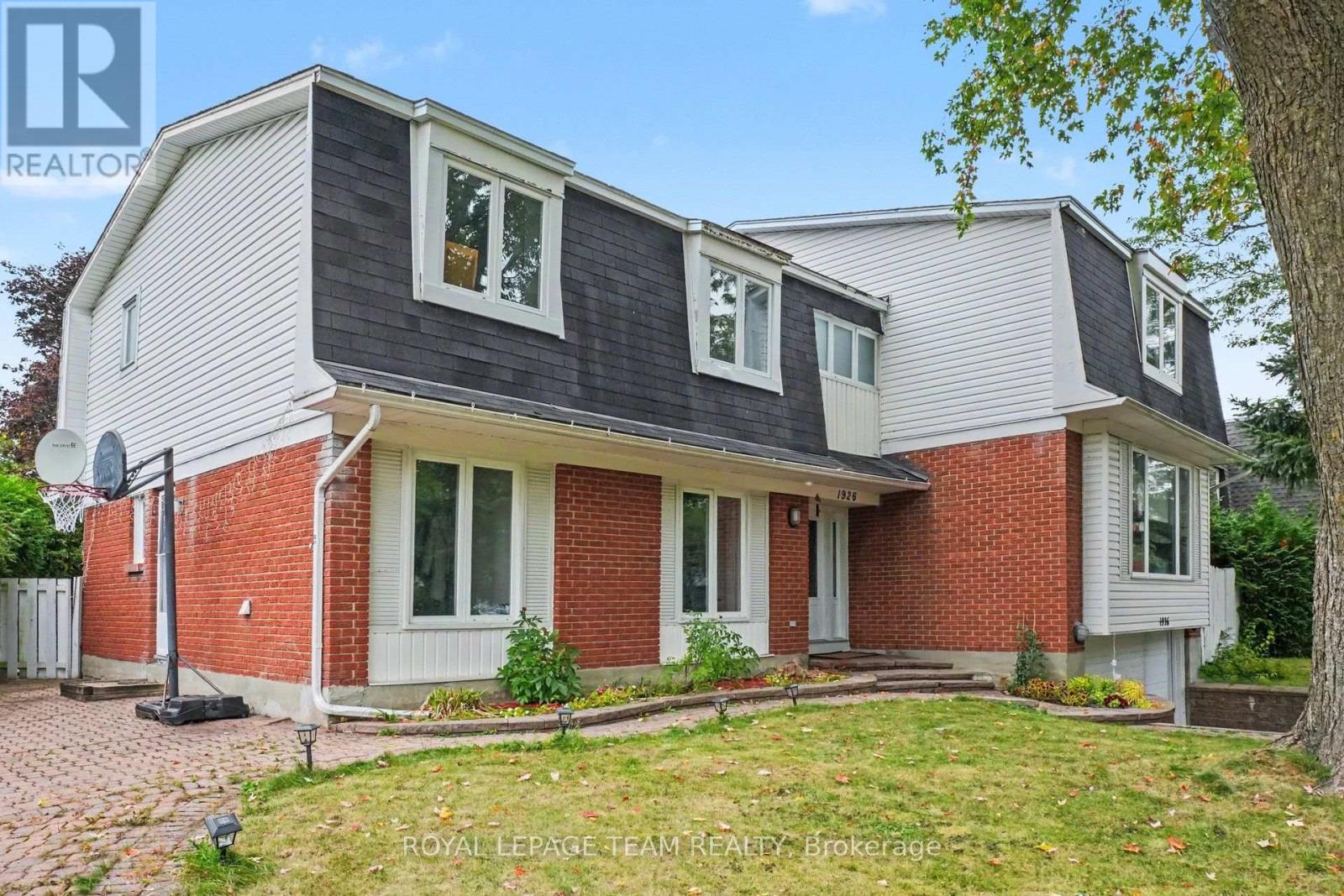 1926 MARQUIS AVENUE - 42