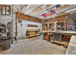 241 25 Avenue NE - photo 34