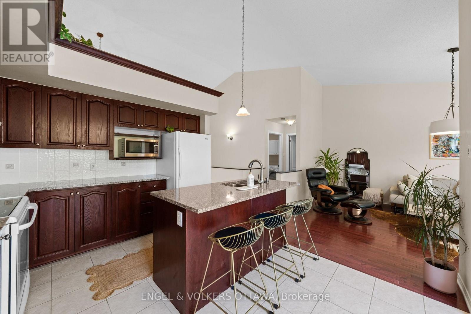 4 BURNSTEAD CRESCENT - 12