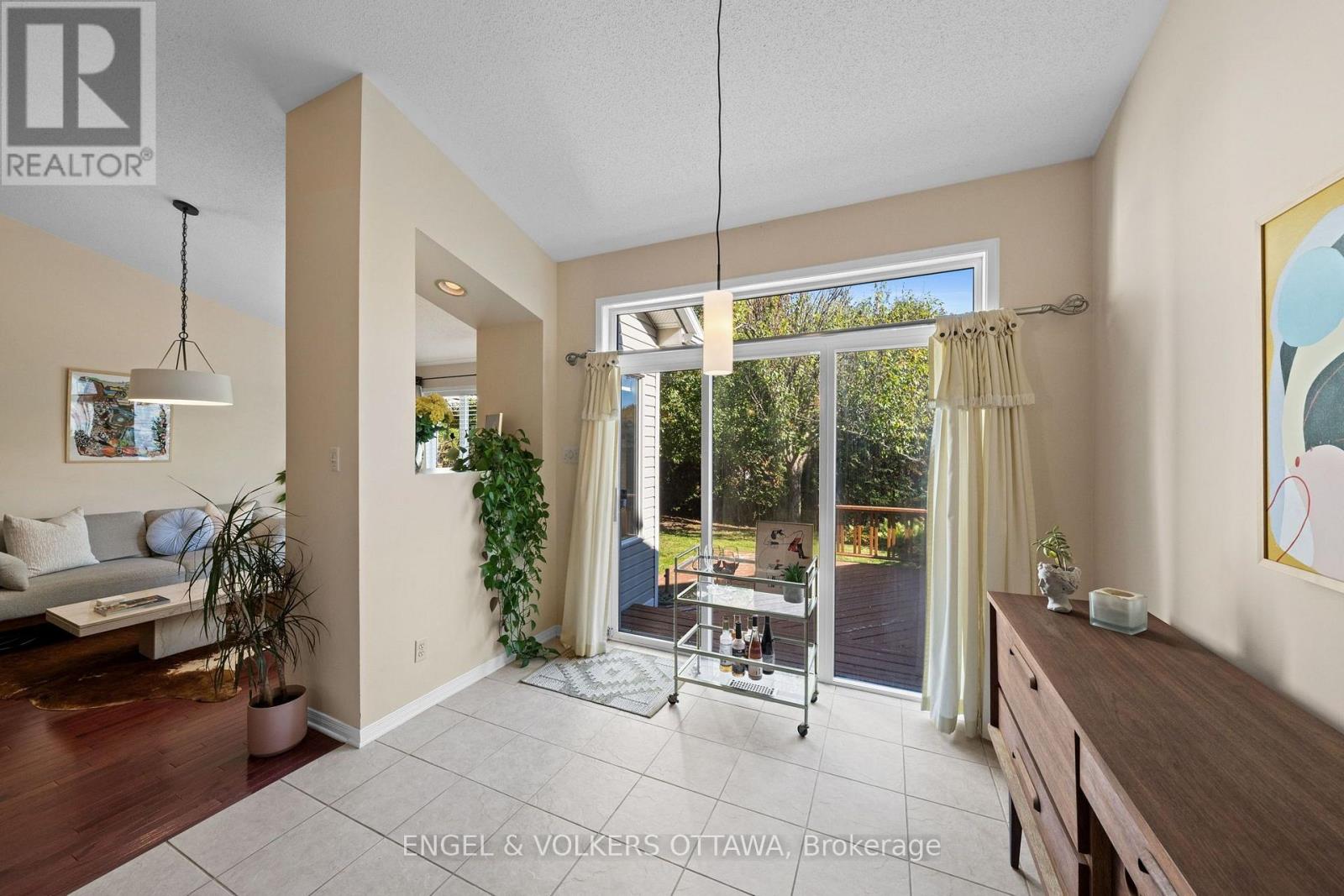 4 BURNSTEAD CRESCENT - 16