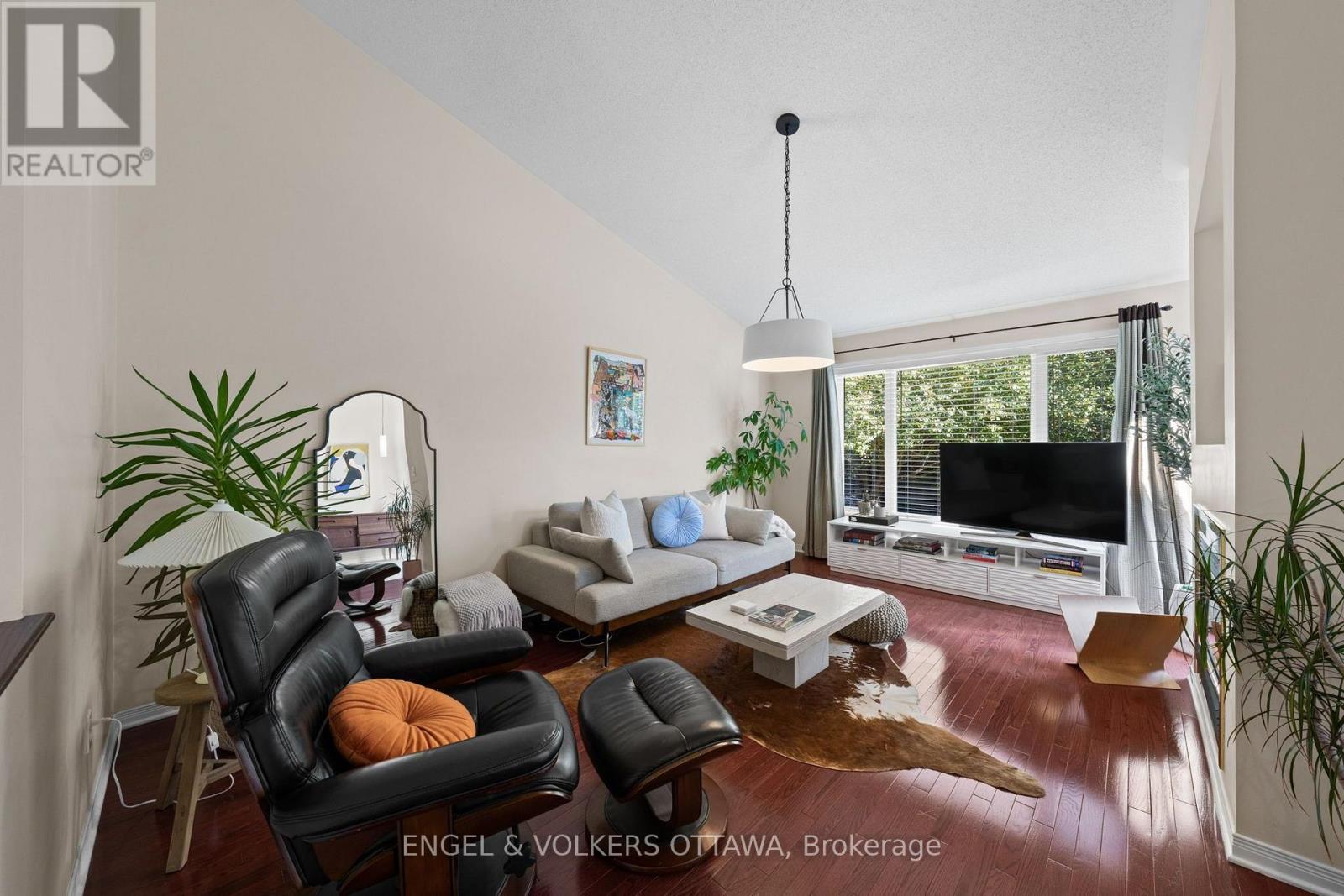 4 BURNSTEAD CRESCENT - 17