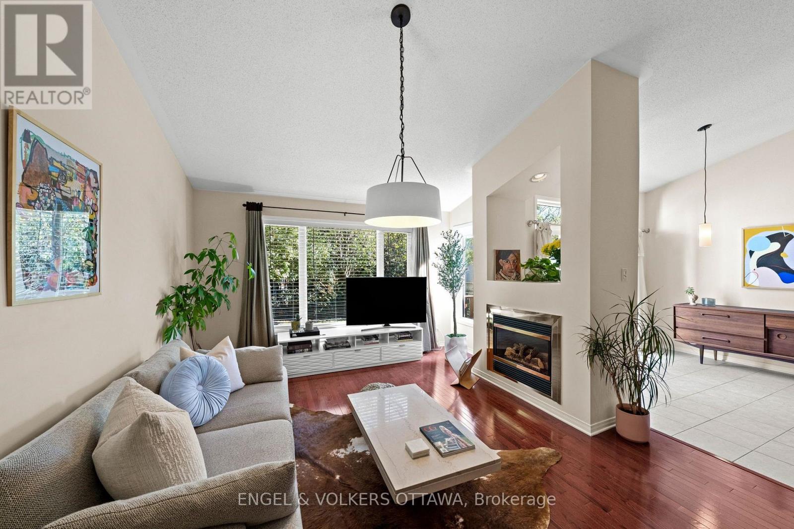 4 BURNSTEAD CRESCENT - 18