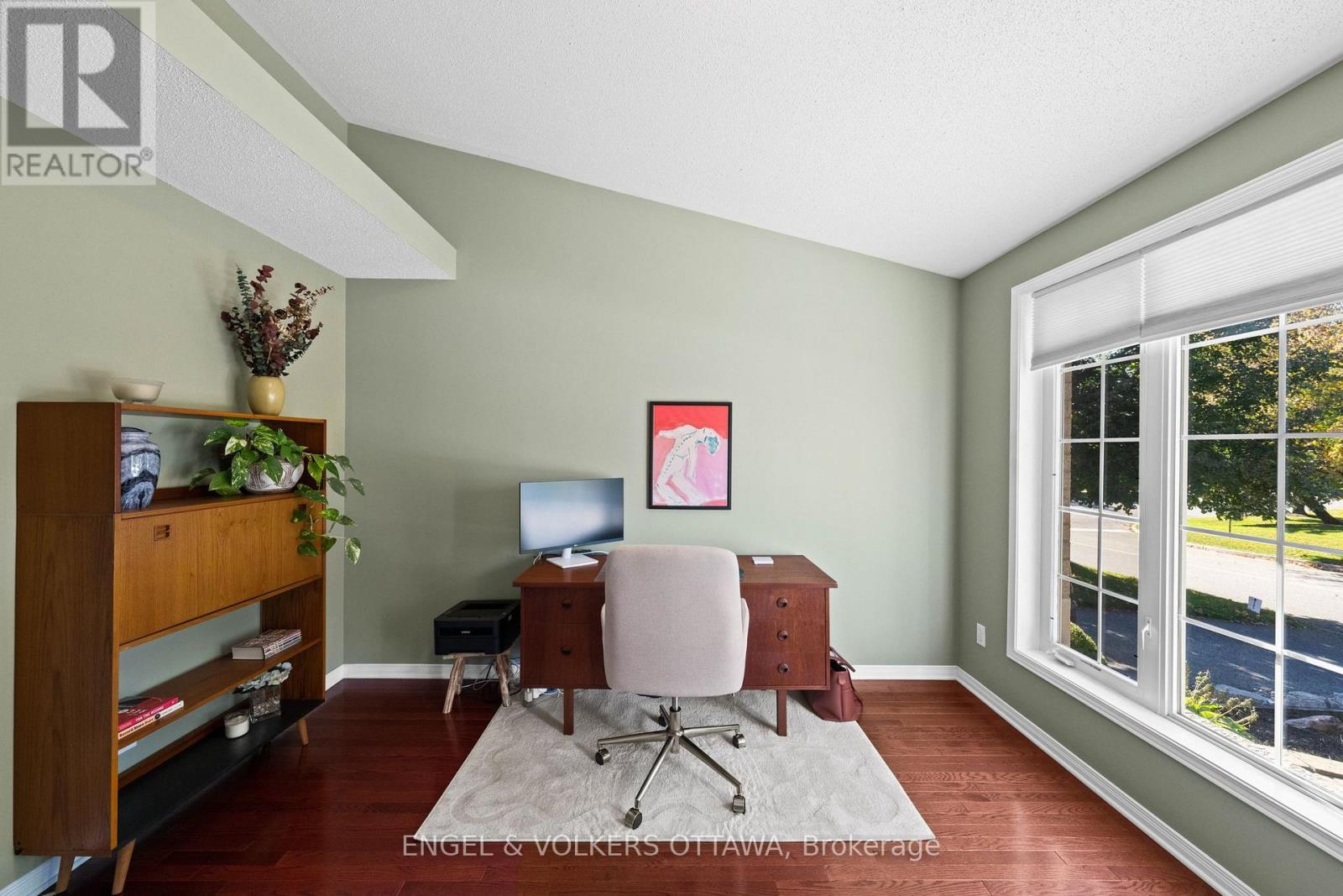 4 BURNSTEAD CRESCENT - 28