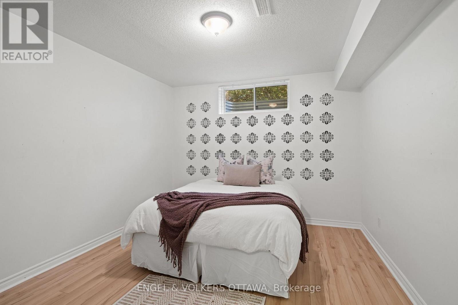 4 BURNSTEAD CRESCENT - Image 30