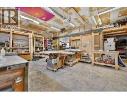 241 25 Avenue NE - photo 33