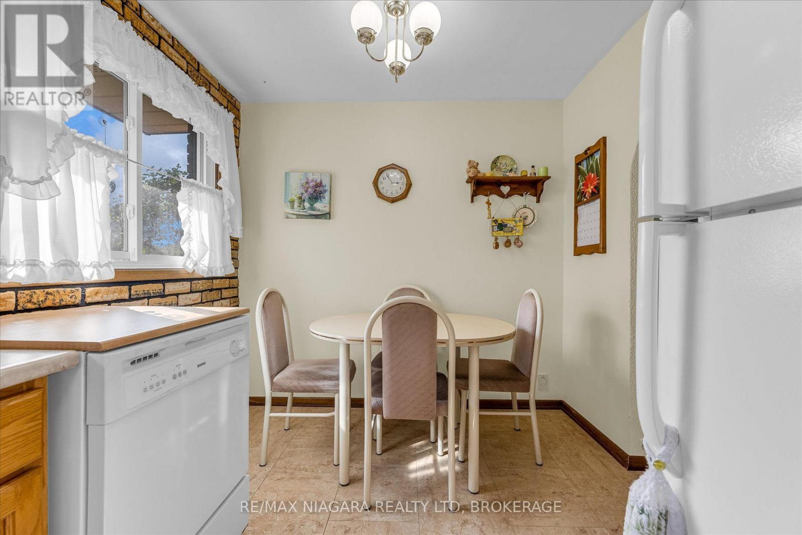 107 GLENAYR PLACE - 12
