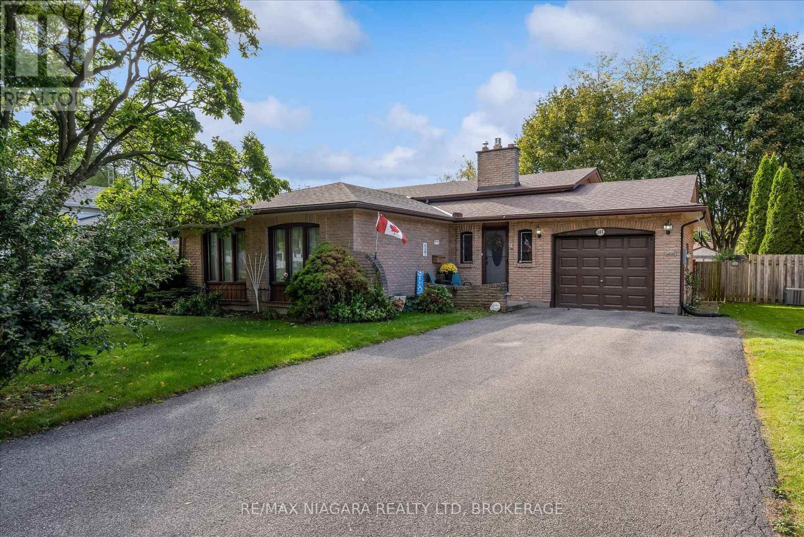 107 GLENAYR PLACE - 2