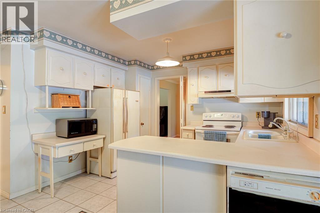 8 BONNYLYN Drive - 13