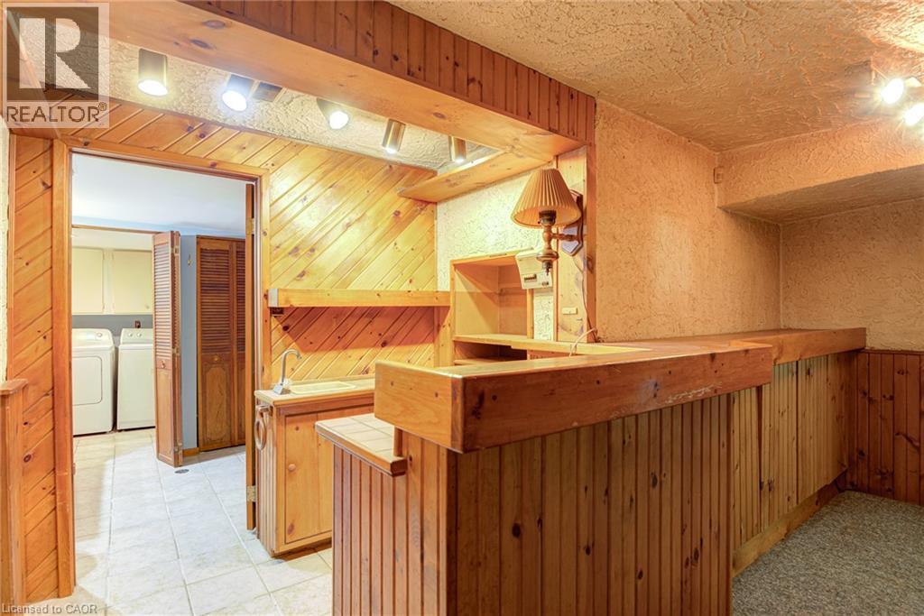 8 BONNYLYN Drive - 27