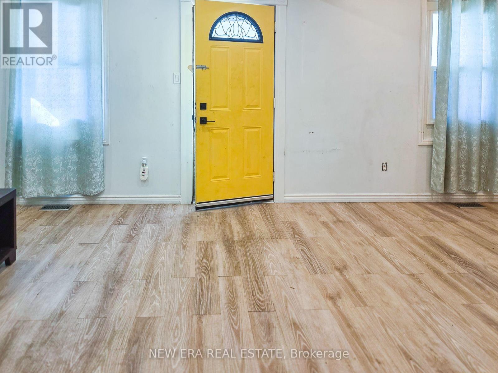 212 Niagara Street — photo 14