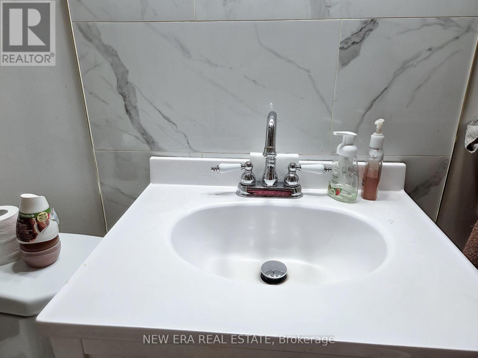 212 Niagara Street — photo 26