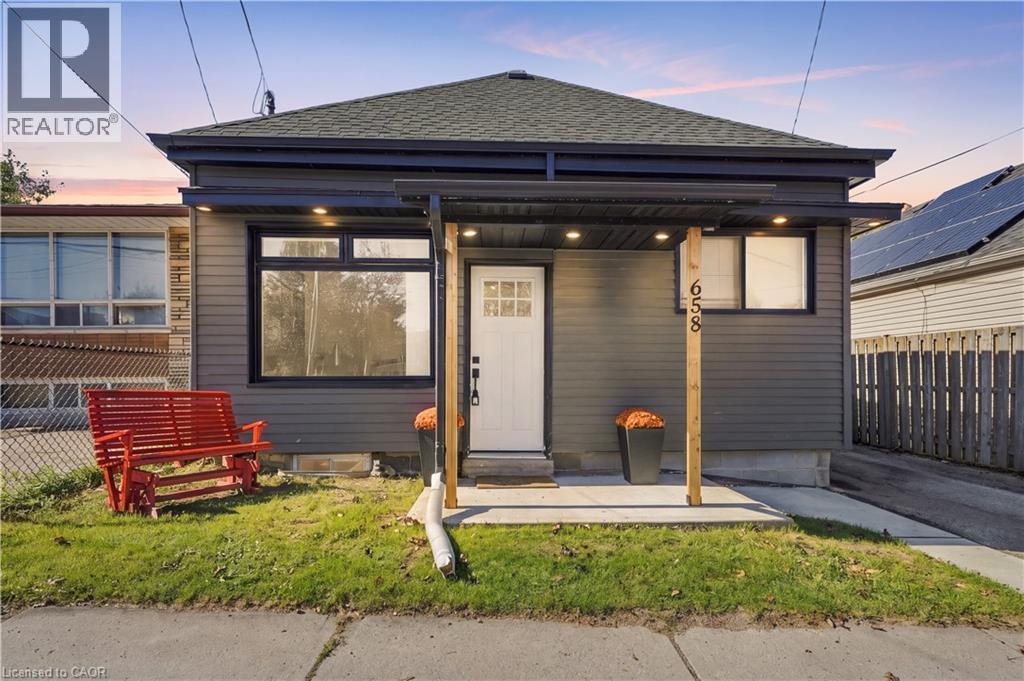 658 UPPER WELLINGTON Street - 1