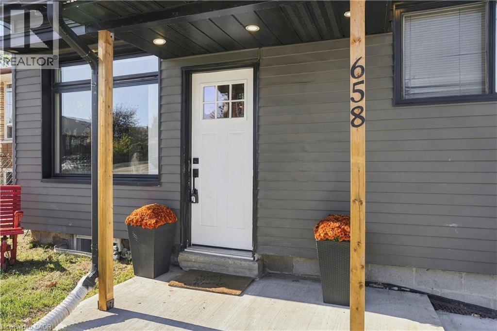 658 UPPER WELLINGTON Street - Image 3