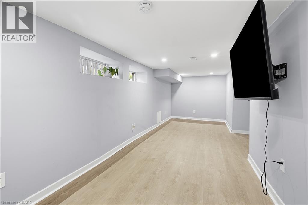 658 UPPER WELLINGTON Street - Image 31