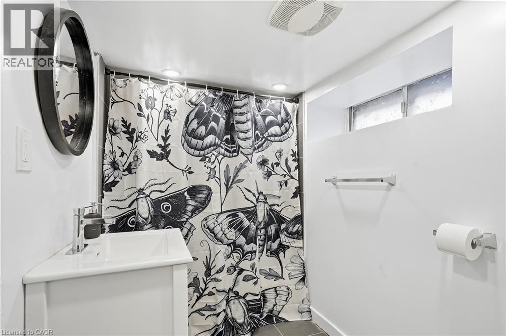 658 UPPER WELLINGTON Street - Image 36