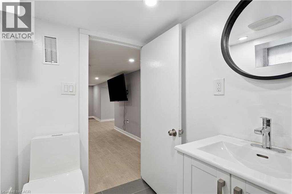 658 UPPER WELLINGTON Street - Image 38