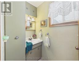 Family room - 350 St Albert Street, Kincardine, ON N2Z2T8 Photo 10