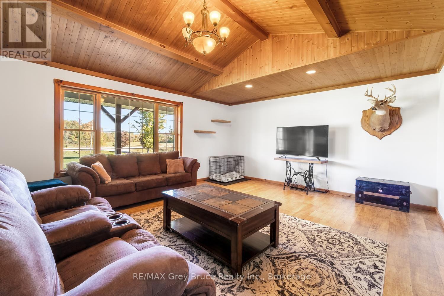 402622 GREY 17 ROAD - 12