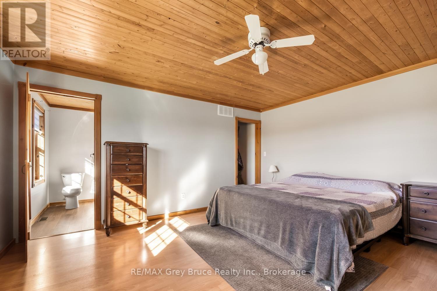 402622 GREY 17 ROAD - 19
