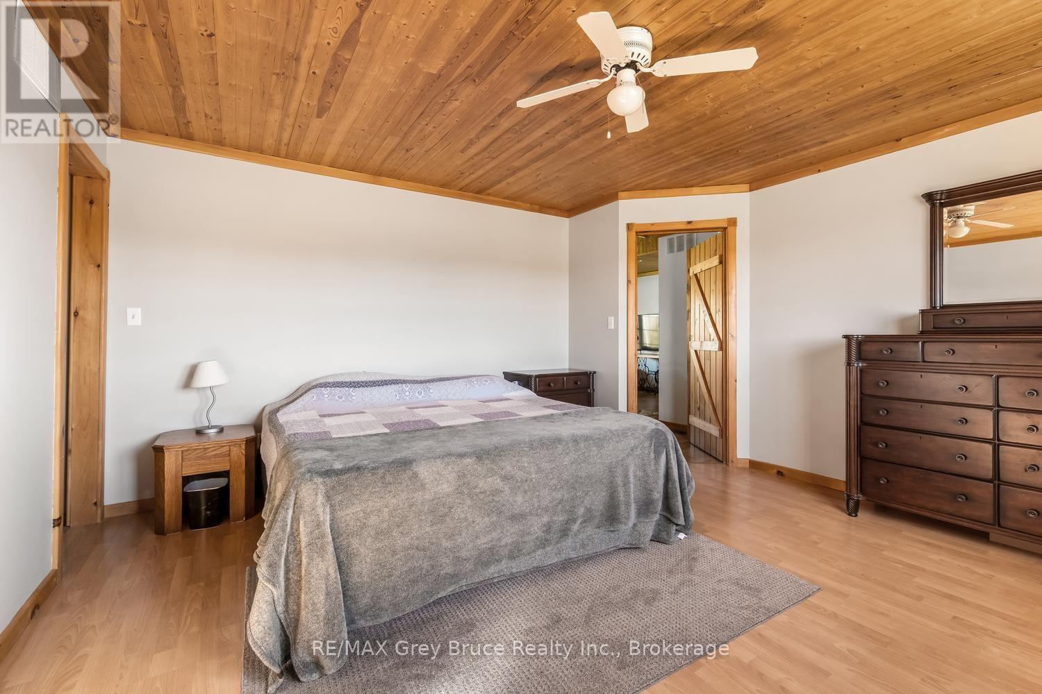 402622 GREY 17 ROAD - Image 20