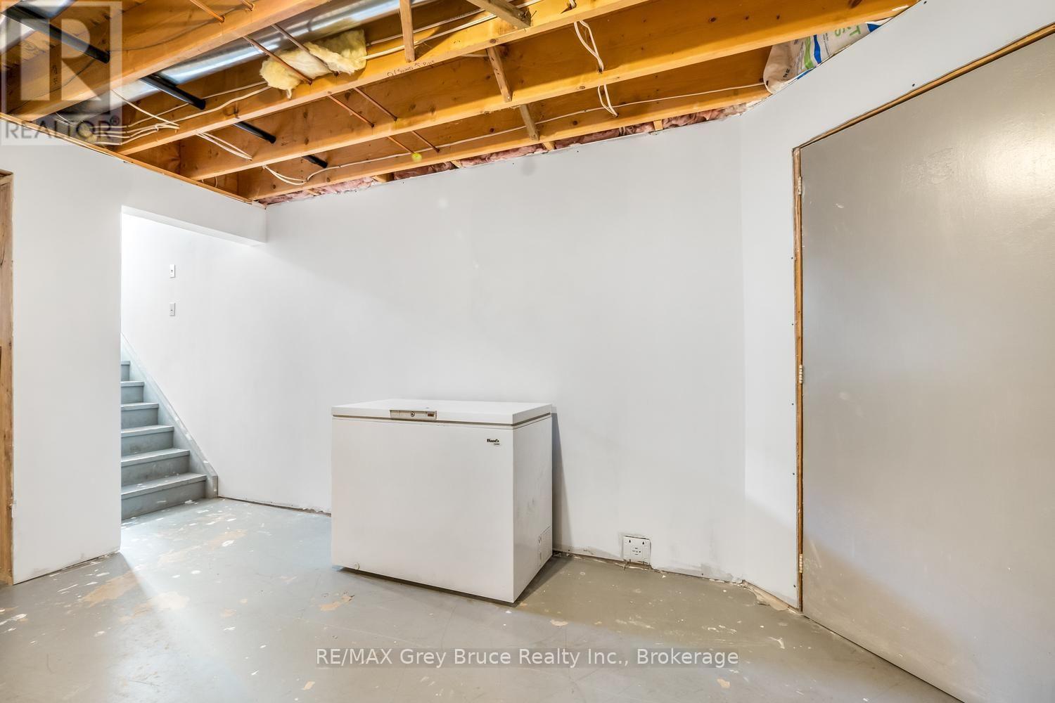 402622 GREY 17 ROAD - 27