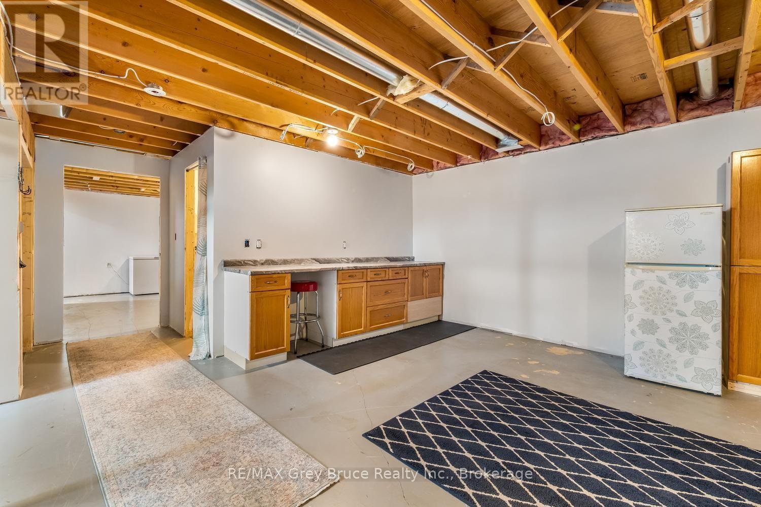 402622 GREY 17 ROAD - 30