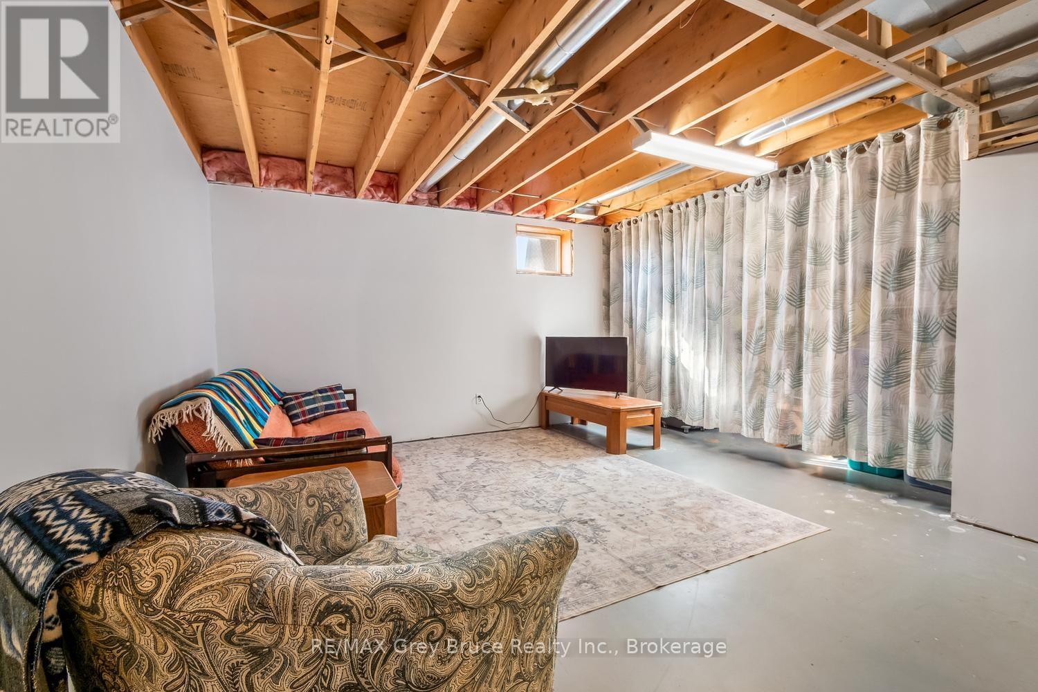 402622 GREY 17 ROAD - Image 33