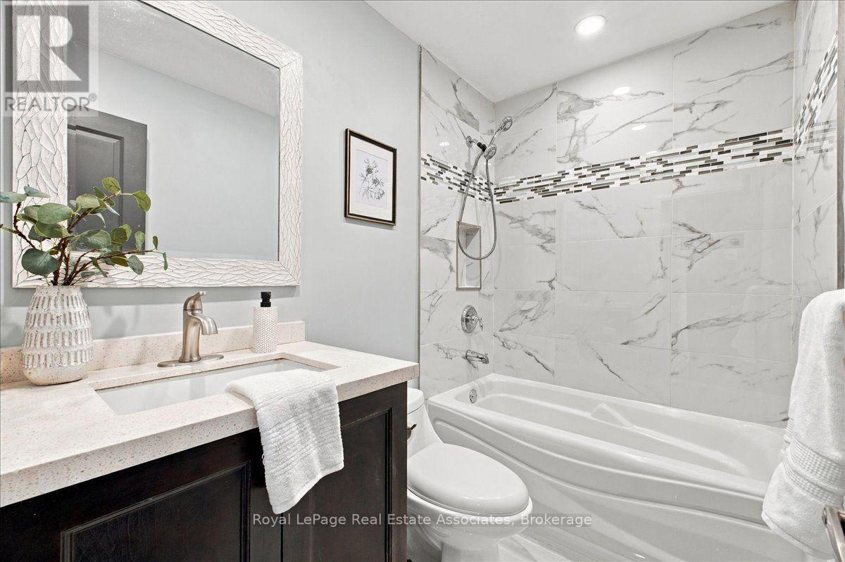 #1-4 540 MARY STREET E - 23