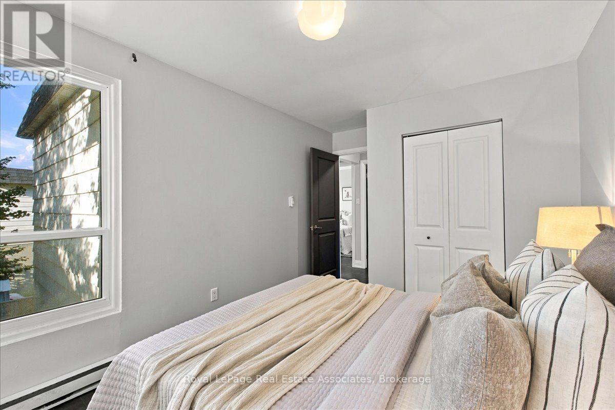 #1-4 540 MARY STREET E - 26