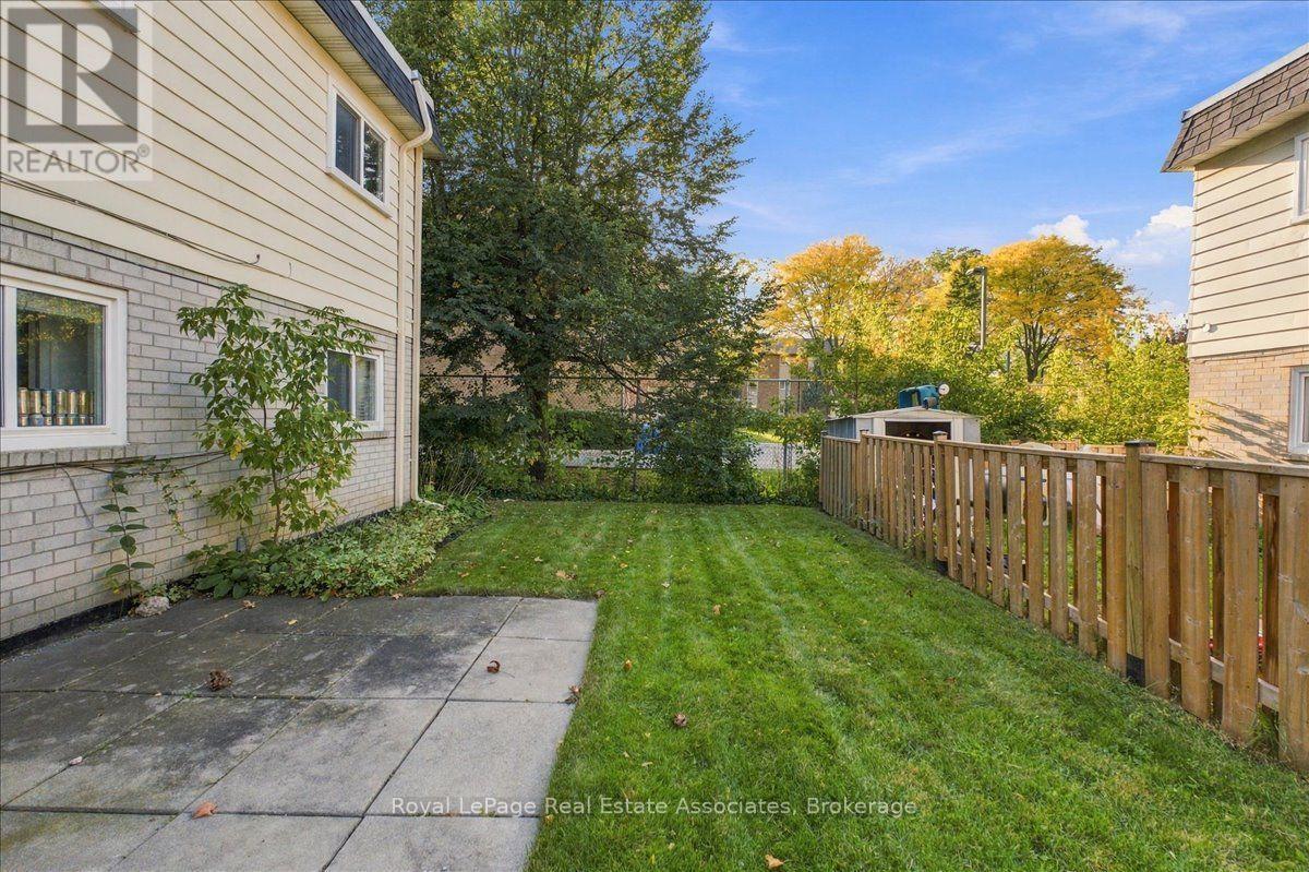 #1-4 540 MARY STREET E - 35