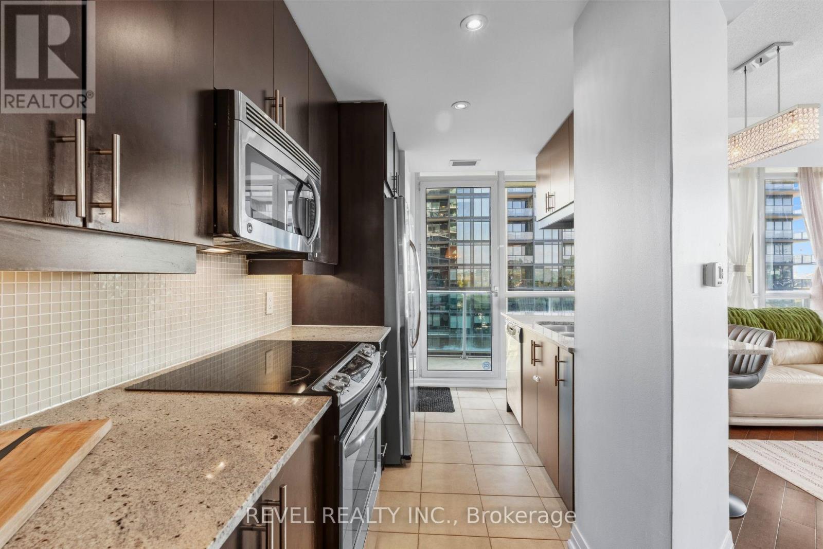 #511 1055 SOUTHDOWN ROAD - 12