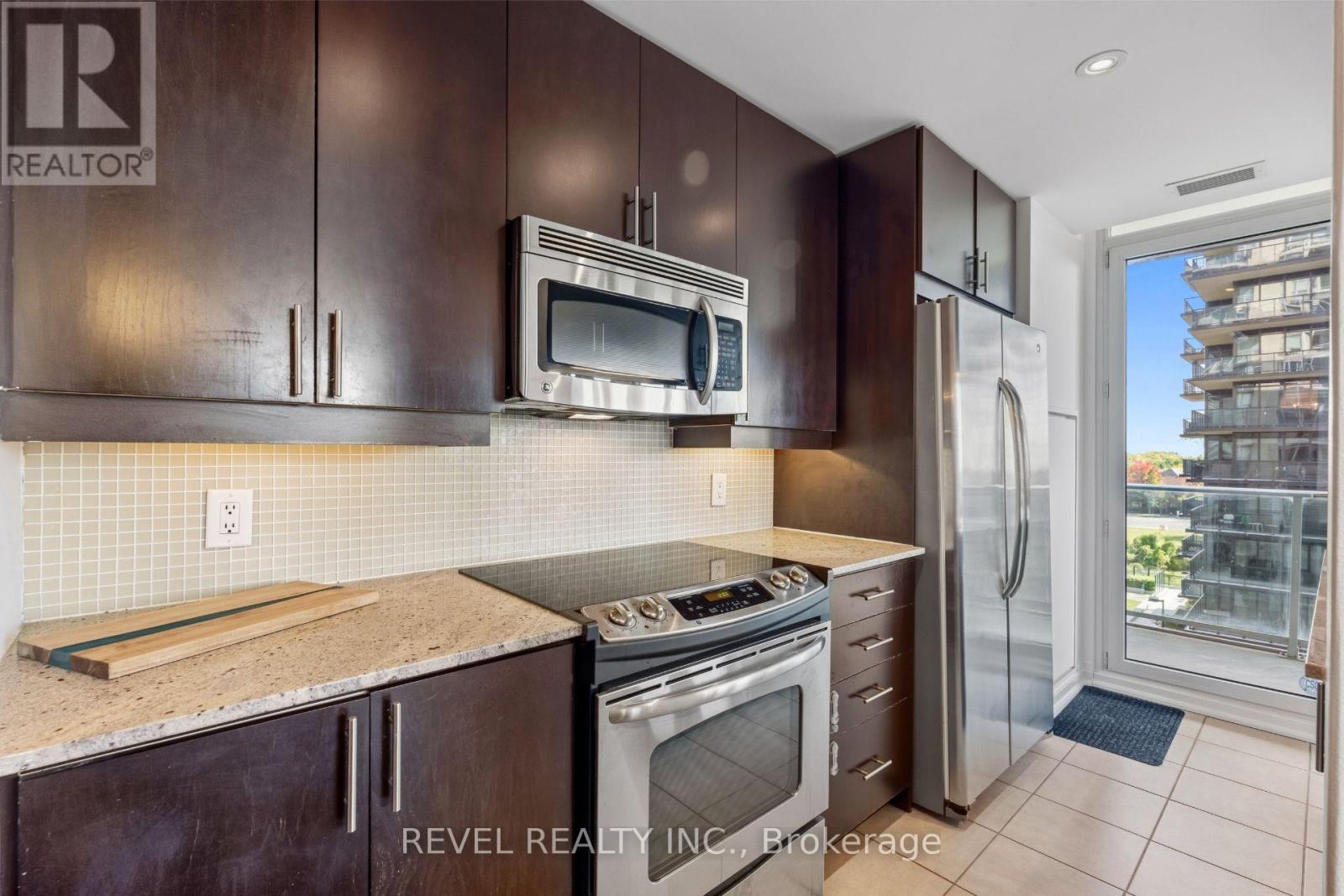#511 1055 SOUTHDOWN ROAD - 13