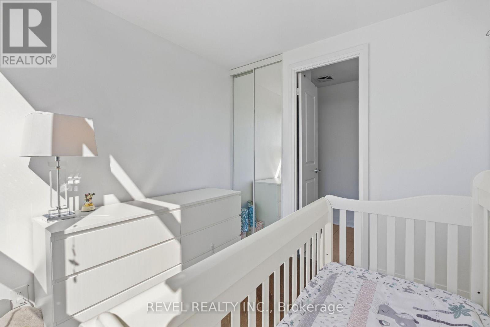 #511 1055 SOUTHDOWN ROAD - 23