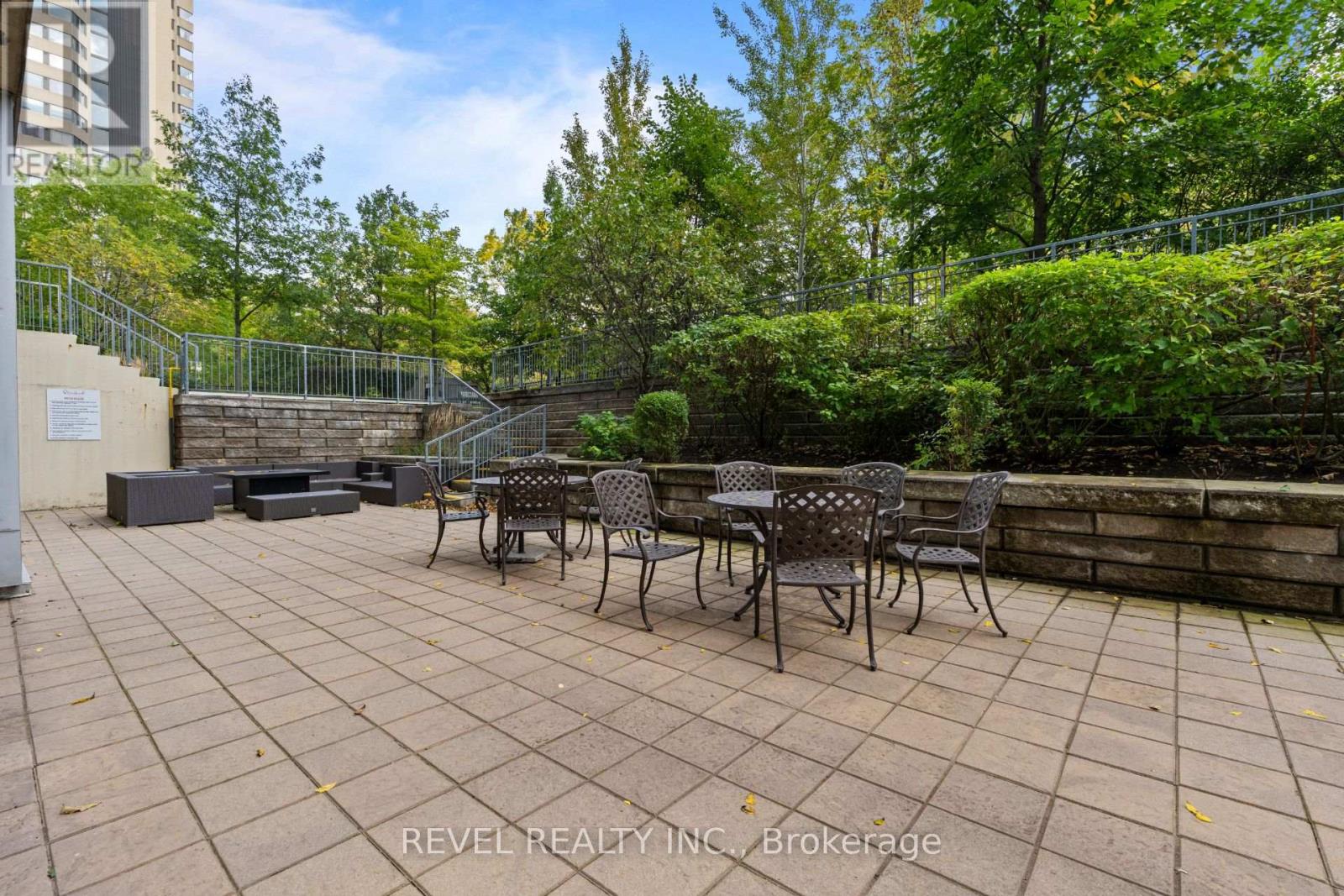 #511 1055 SOUTHDOWN ROAD - 36