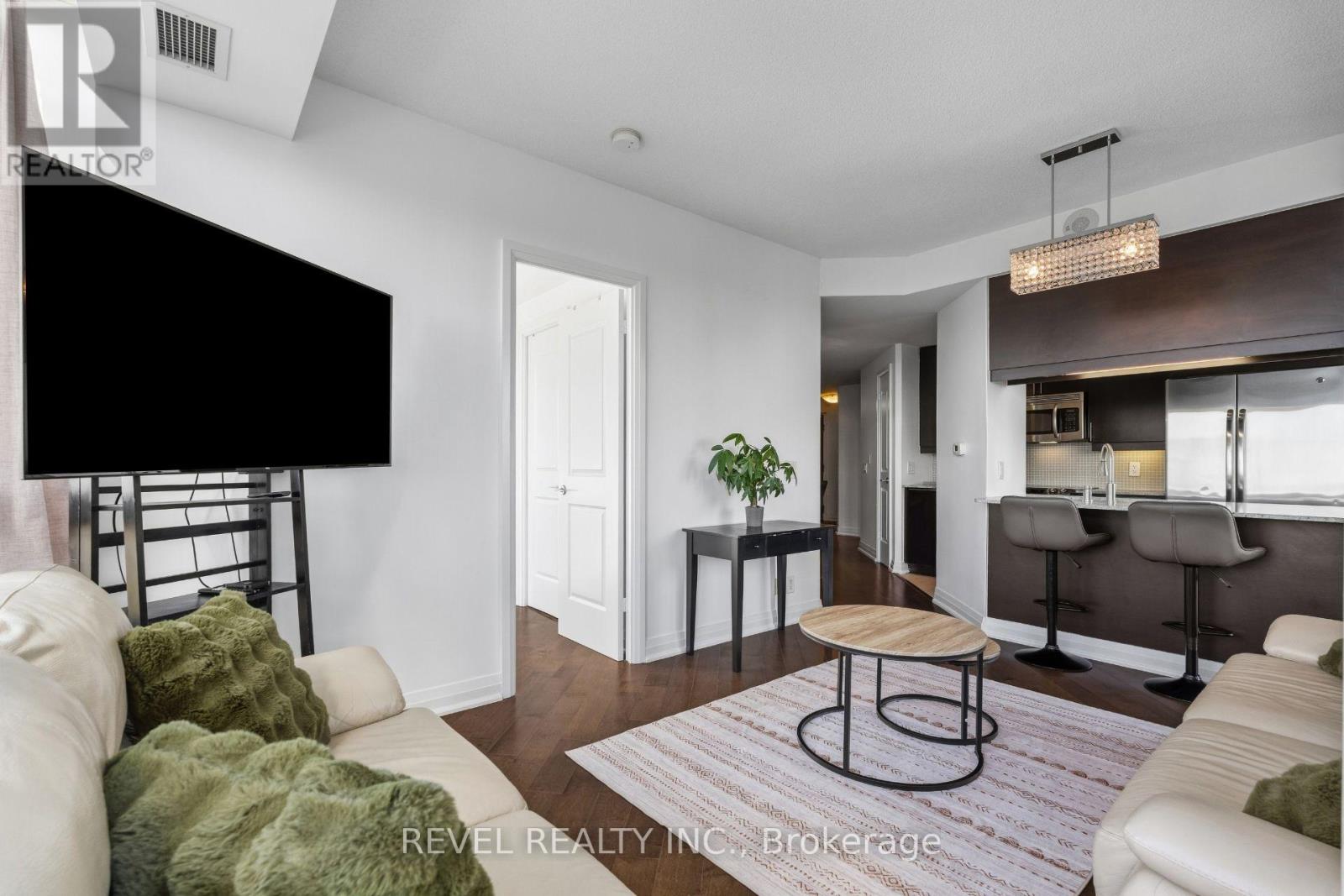 #511 1055 SOUTHDOWN ROAD - 7