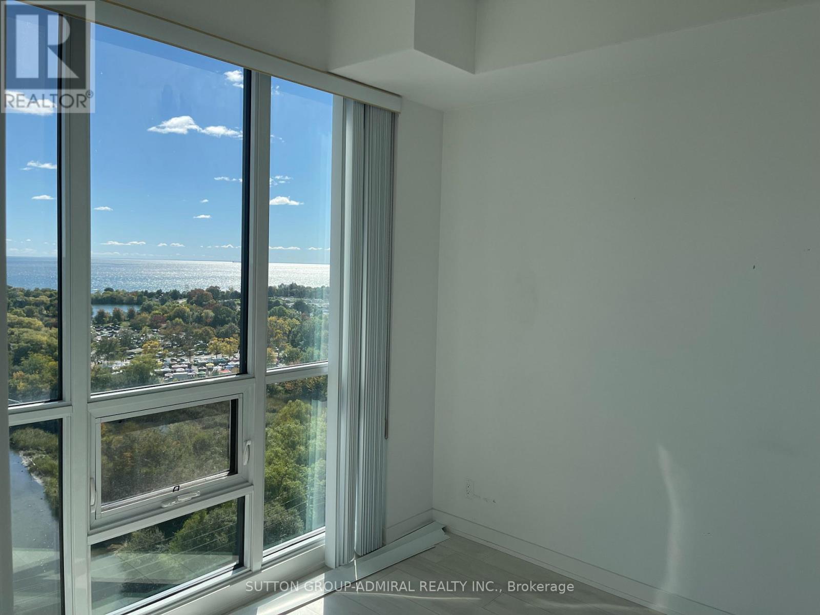 2212 Lake Shore Boulevard West — photo 11