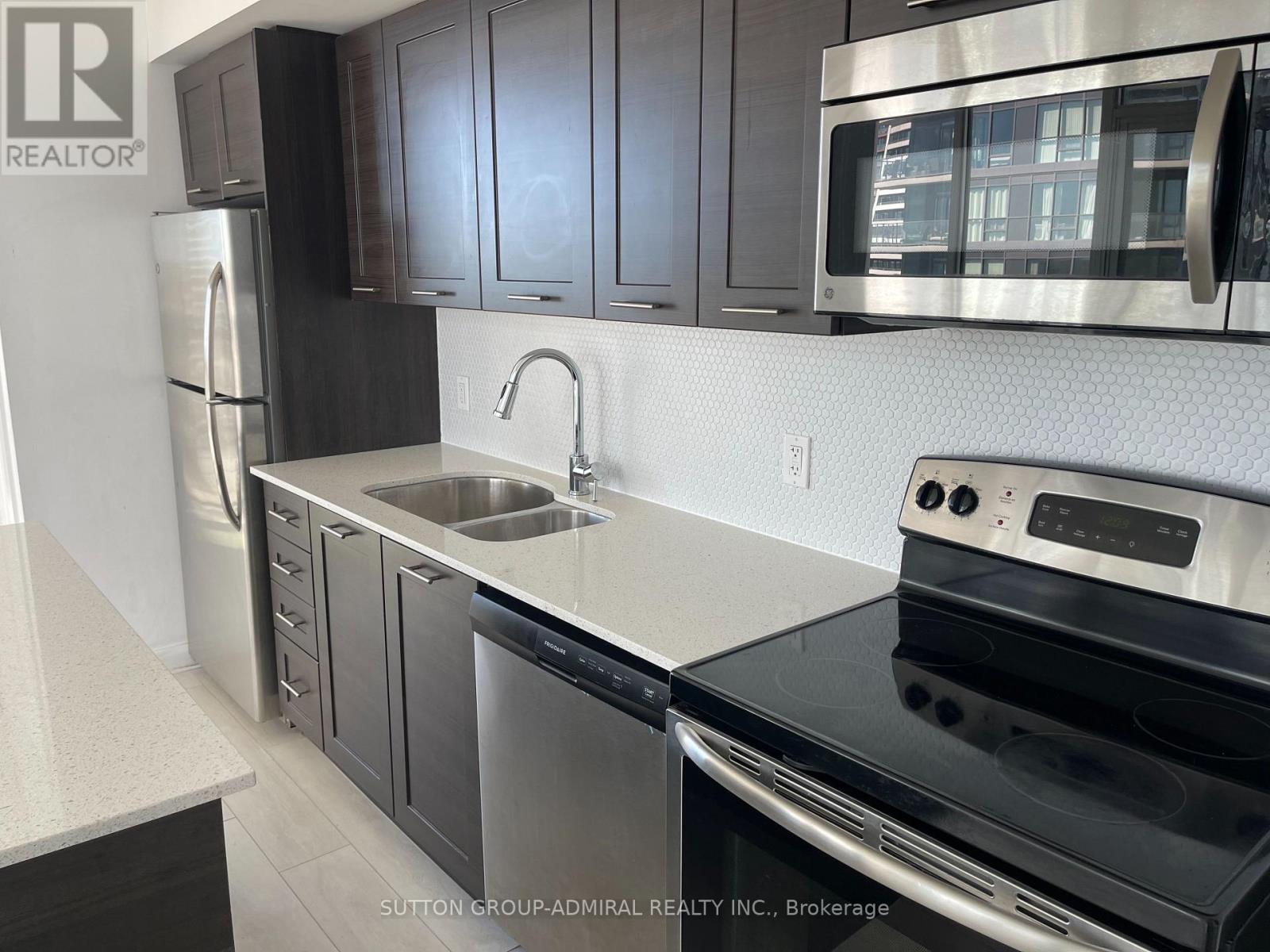 2212 Lake Shore Boulevard West — photo 3
