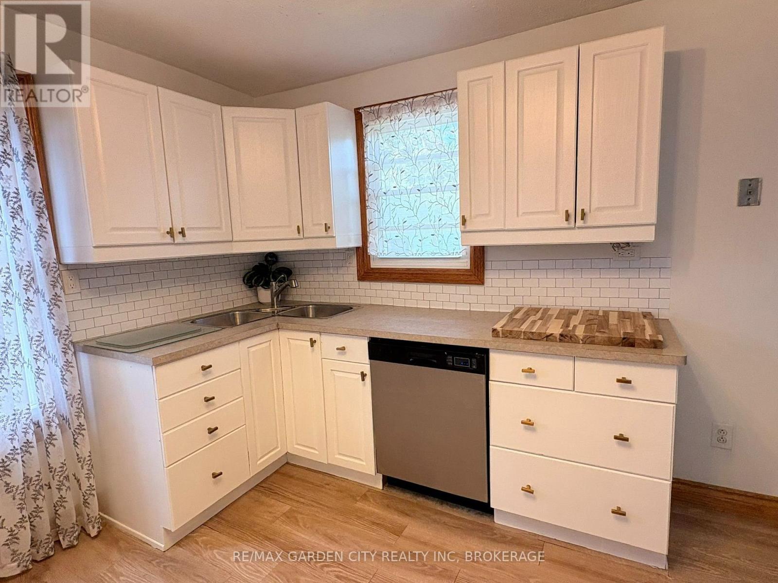 41 Port Robinson Road — photo 12