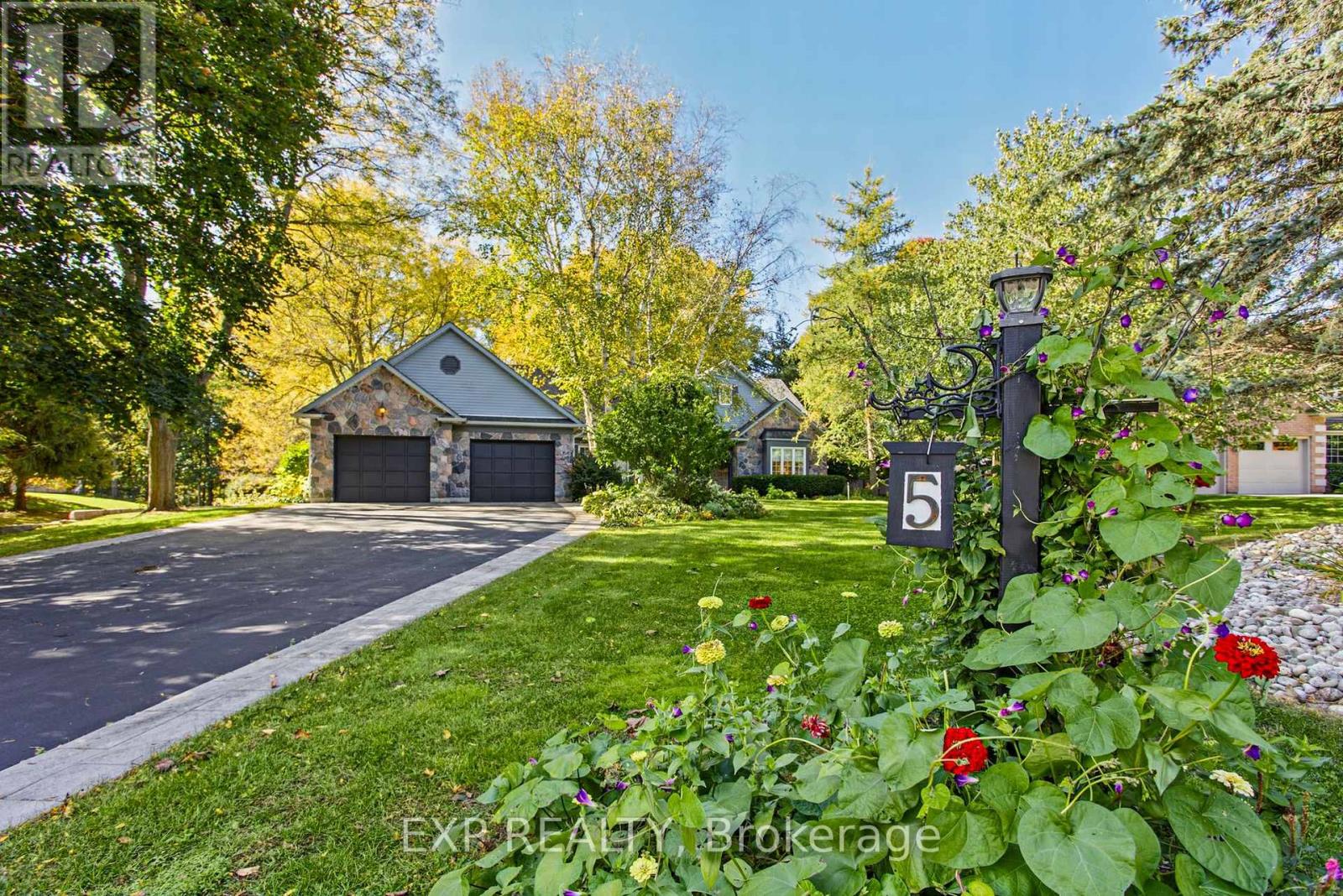 5 VanStraalen Street, Hamilton, ON photo 2