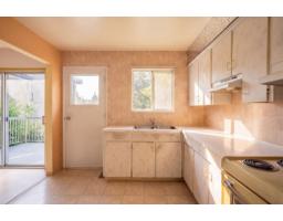 13696 Blackburn Avenue, White Rock, BC V4B2Y8 Photo 13