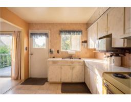 13696 Blackburn Avenue, White Rock, BC V4B2Y8 Photo 15