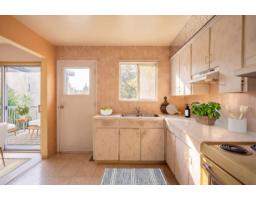 13696 Blackburn Avenue, White Rock, BC V4B2Y8 Photo 14