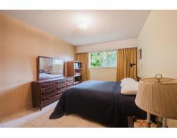 13696 Blackburn Avenue, White Rock, BC V4B2Y8 Photo 16