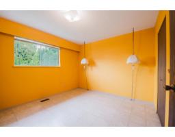 13696 Blackburn Avenue, White Rock, BC V4B2Y8 Photo 17