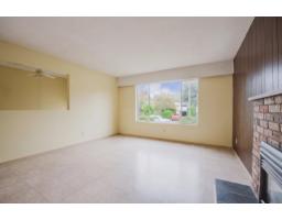 13696 Blackburn Avenue, White Rock, BC V4B2Y8 Photo 8