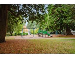 13696 Blackburn Avenue, White Rock, BC V4B2Y8 Photo 26