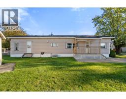 Kitchen - 1 Cedar Crescent Unit# 101, Mcgregor, ON N0R1J0 Photo 6